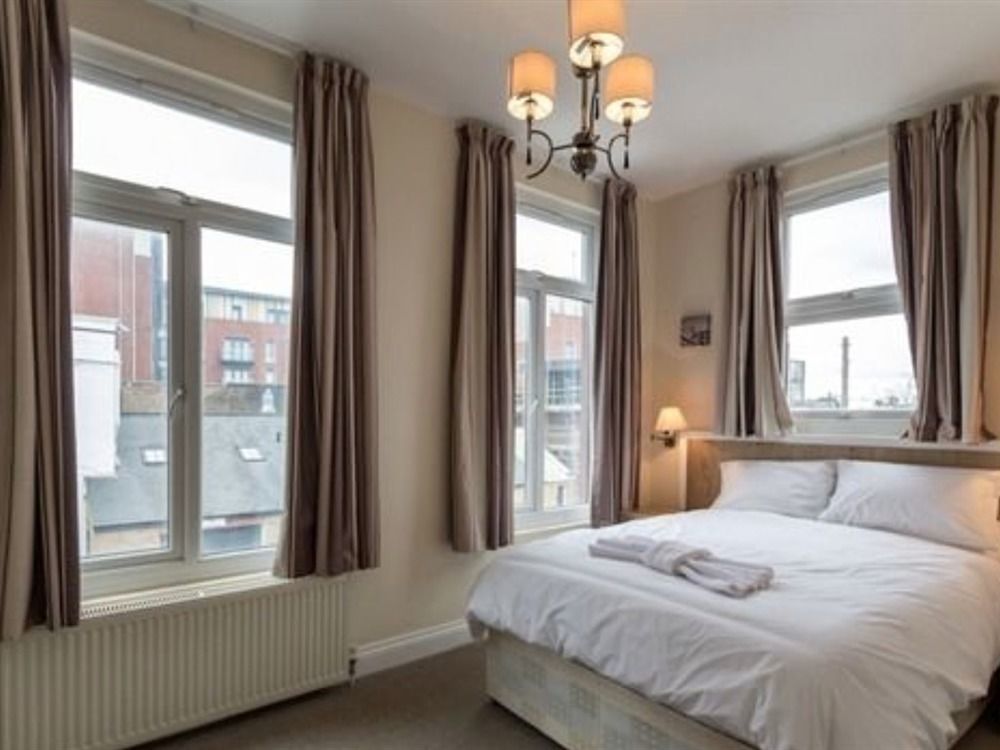 Acton Hill Hotel Ealing Eksteriør billede