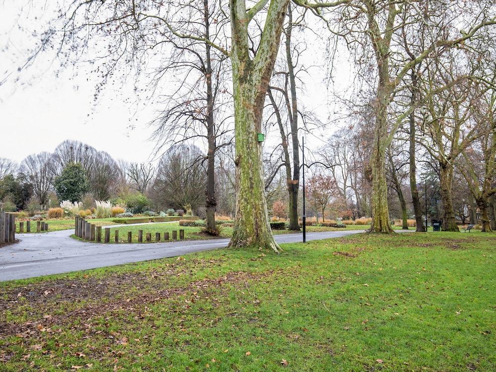 Acton Hill Hotel Ealing Eksteriør billede